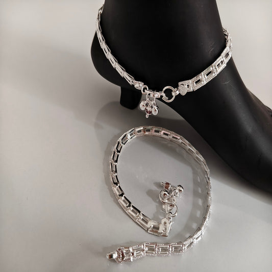 Classic Shine Geometric Silver Payal