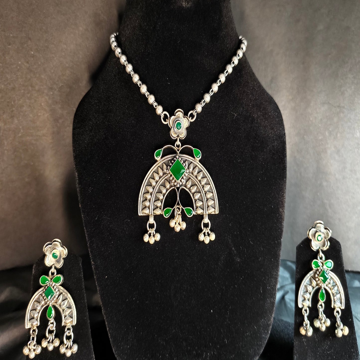 Emerald Fan Tribal Necklace Set