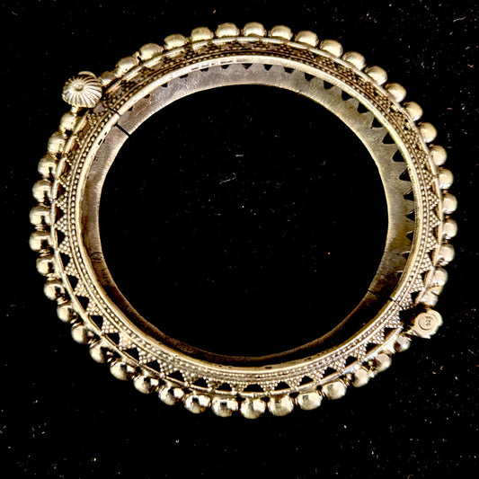 Royal Granule Bangle