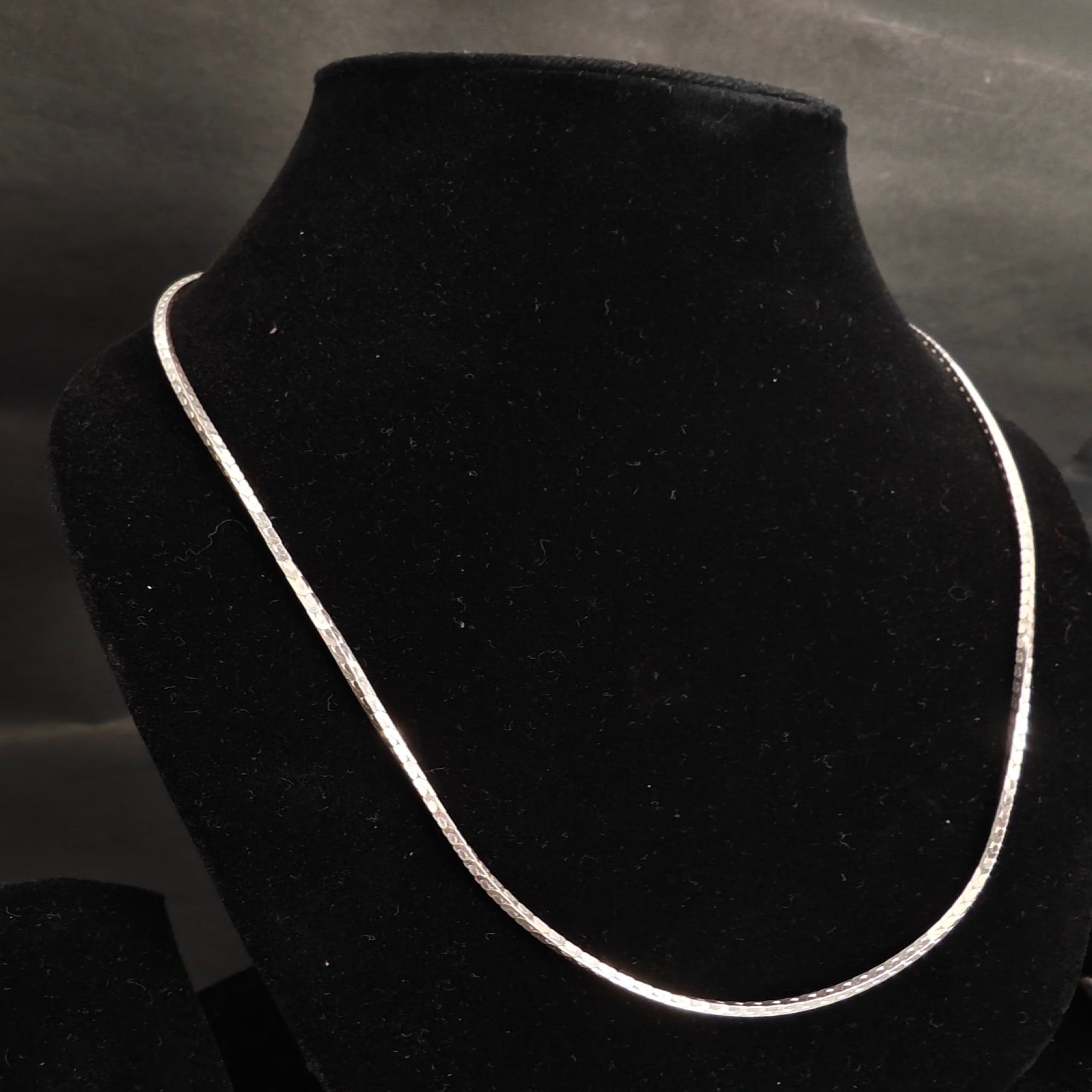 Classic Flat Herringbone Chain